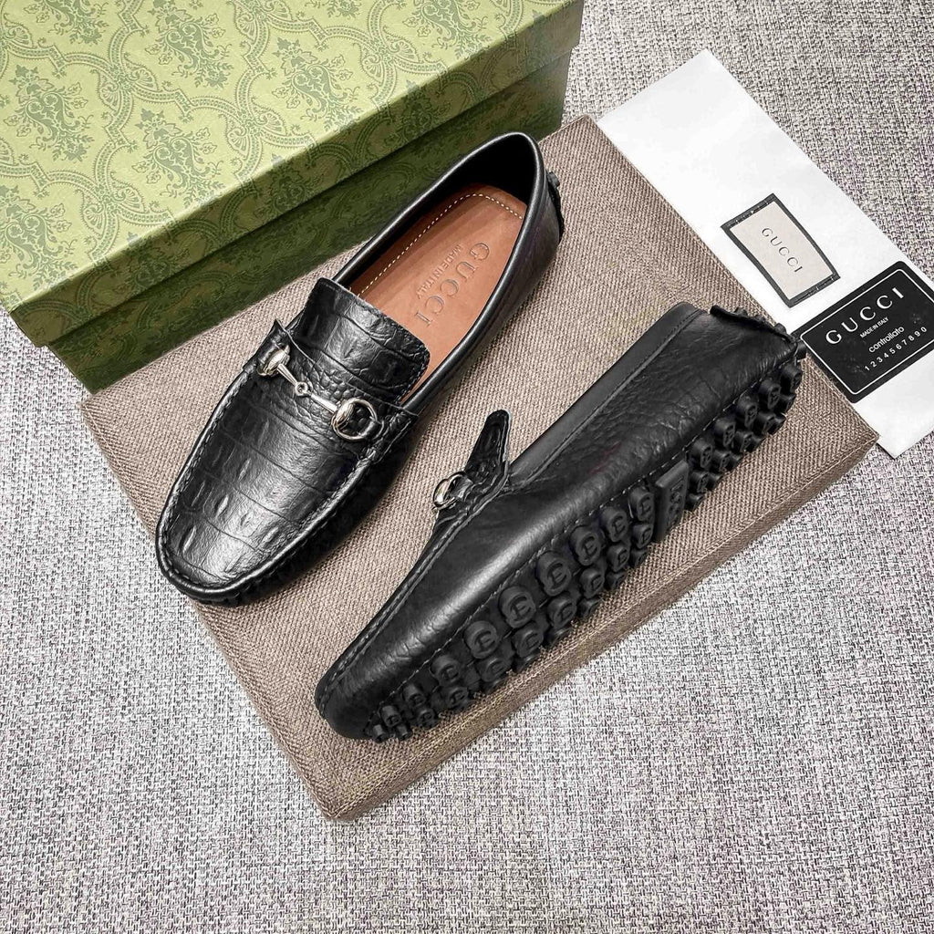 Gucci Men's Black Textured Loafers - Moc-Toe Stitching