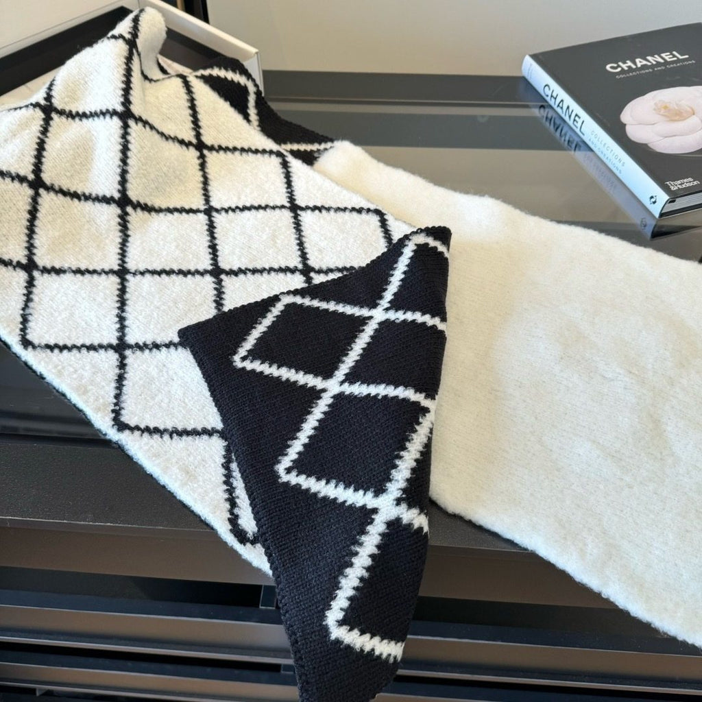 Chanel Black & Ivory Knit Scarf